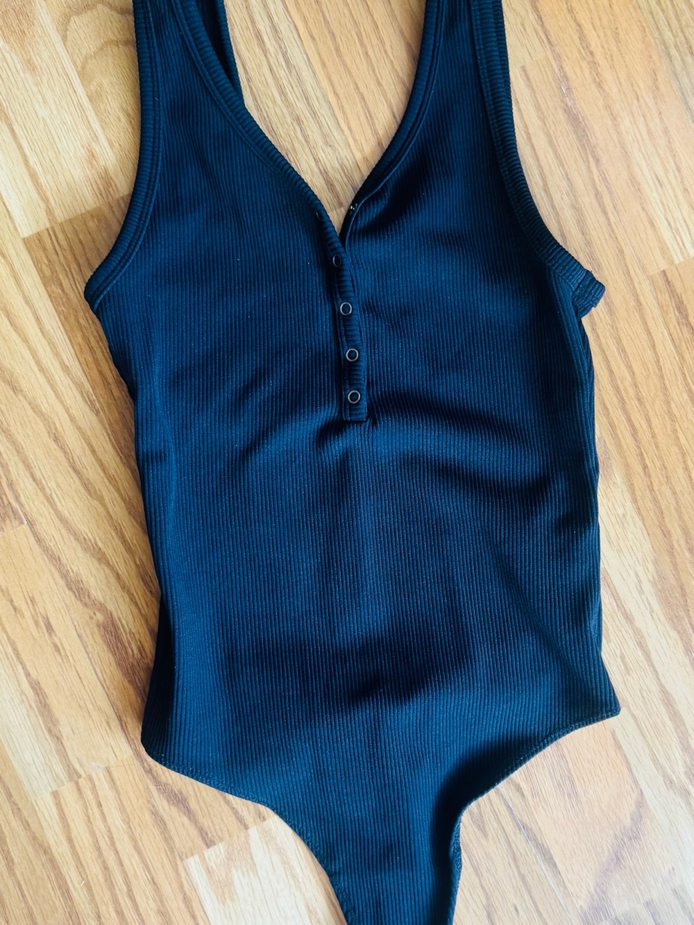 Abercrombie & Fitch XS Ribbed V‑Neck Button Front Tank Bodysuit - Black